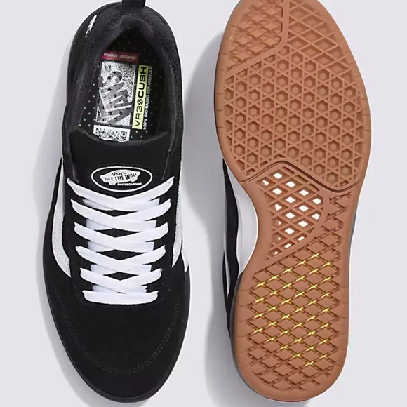Vans WMNS Zahba
Black/White
VN0007QQBA2
Sneakers - Picture 5 of 16